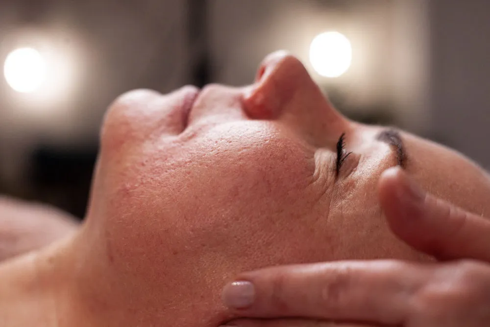 Masaż twarzy w gabinecie Sylbi