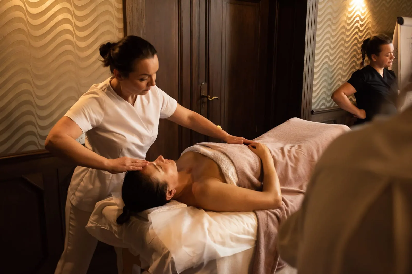 Masaż psychosomatyczny — praca z ciałem i emocjami